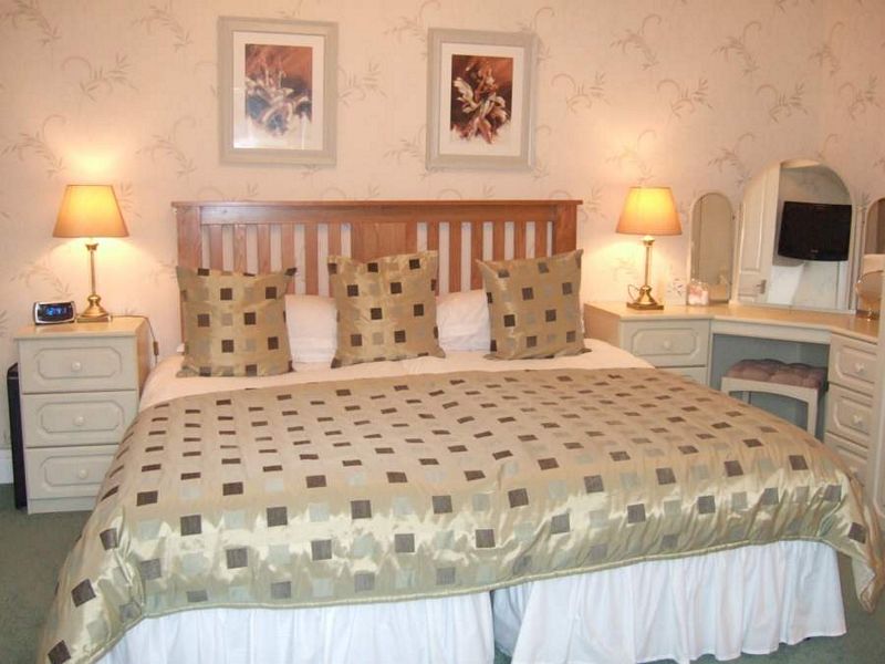 Elm Super King Double or Twin Bedroom